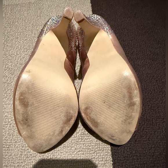 Steve Madden Gold Shoes sz 7 - Picture 3 of 6